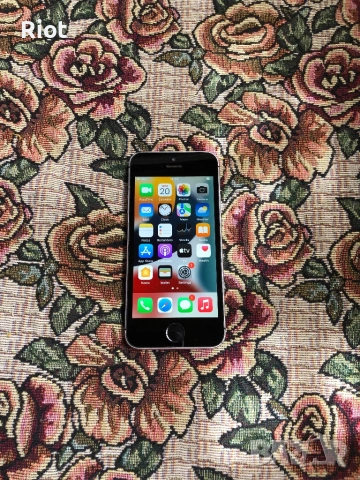 Продавам iPhone SE 2016