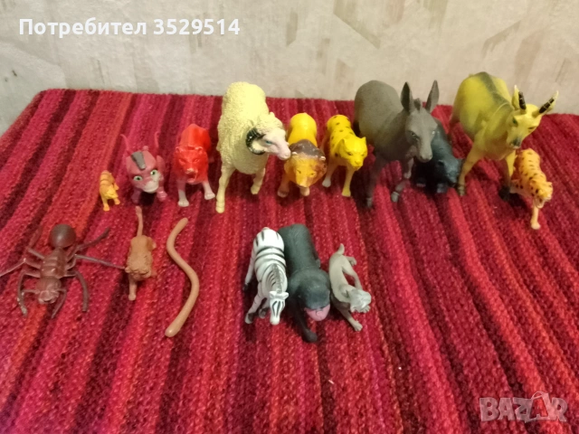Продавам детски фигурки на животни 