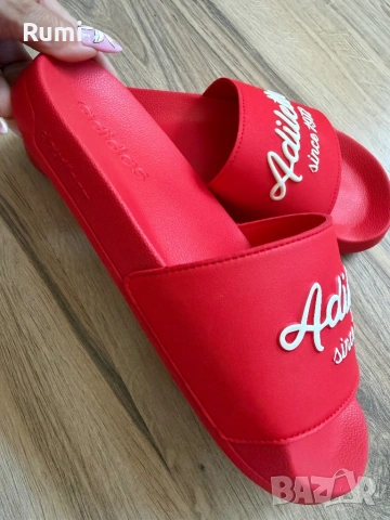 Чисто нови оригинални червени чехли adidas adilette ! 41,42,43,46 н