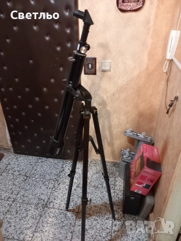 Рефракторен телескоп Vivitar (168x/525x) със статив – Като нов!, снимка 4 - Други ценни предмети - 54716487
