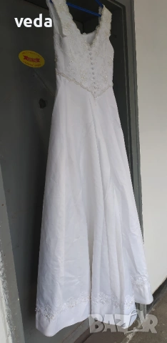 Красива сватбена рокля сатен с бродерия и перли размер М, снимка 2 - Рокли - 54101228