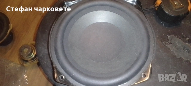 Басов говорител свалян от субуфер 