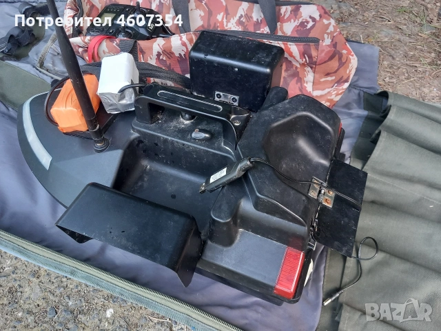 Продавам лодка да захранка със GPS модел Flytec Vo20 комплект с две батерии калъф и зарядно , снимка 3 - Стръв и захранки - 55252724