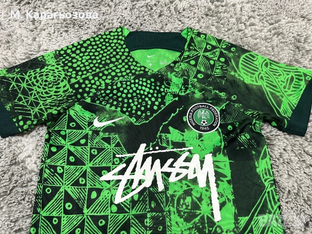 Теникса Nike Nigeria x Stussy, снимка 2 - Тениски - 55083780