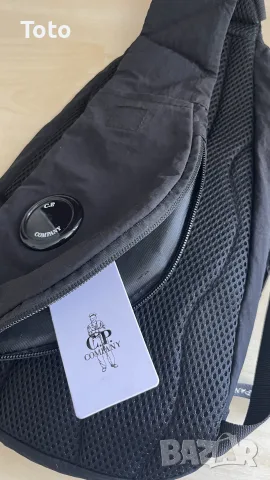 Оригинална чанта през рамо C.P. Company Nylon B Sling Bag, снимка 2 - Чанти - 55617785