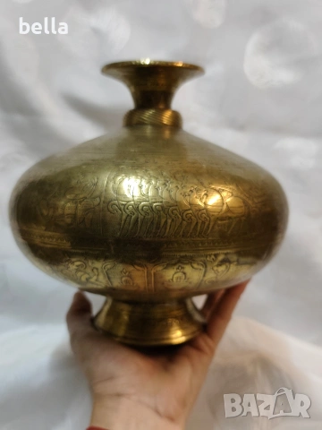 Автентичен индийски ритуален съд Чамбу (Chambu), изработен от дебел и масивен месинг., снимка 14 - Антикварни и старинни предмети - 54649395