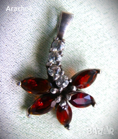 Сребърен медальон с чехски гранати, снимка 5 - Колиета, медальони, синджири - 39335339