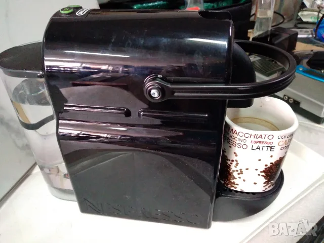 Кафемашина Delonghi Inissia за капсули Nespresso, снимка 4 - Кафемашини - 55690055