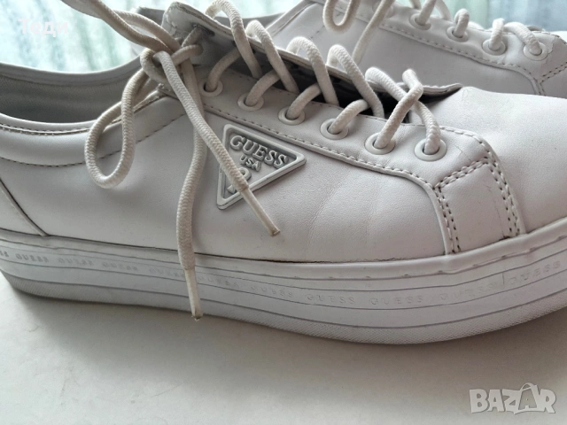 Бели обувки Guess, снимка 2 - Маратонки - 54896469