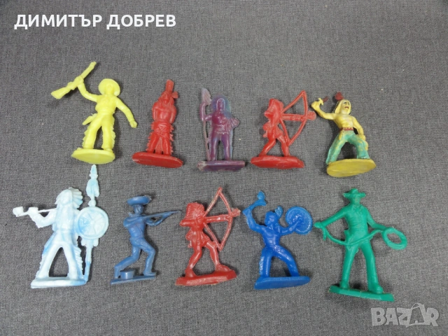 ЛОТ ОТ 10 СТАРИ РЕТРО СОЦ ПЛАСТМАСОВИ ФИГУРКИ ИНДИАНЦИ КАУБОИ