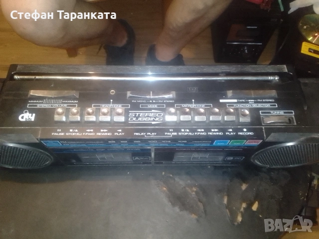 радио касетофон който си работи нормално на радио , снимка 2 - Радиокасетофони, транзистори - 55227428