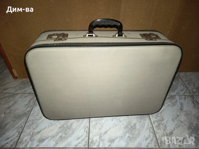 Подарявам стари куфари