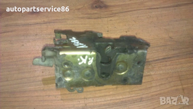 Заключващ механизъм за лява страна за Mercedes Sprinter (2002) 9017200135