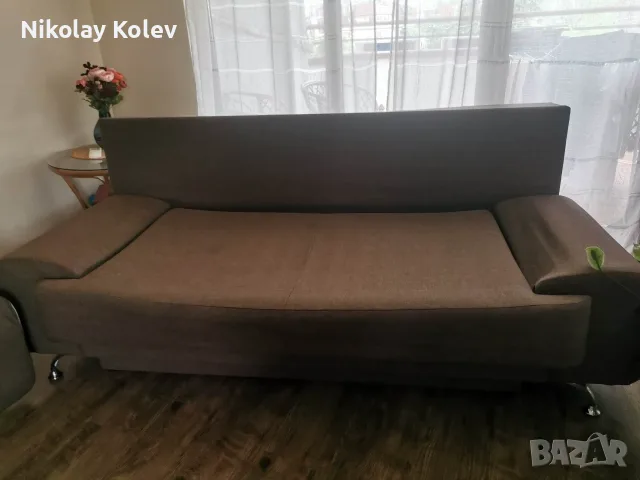 Разтегателен триместен диван