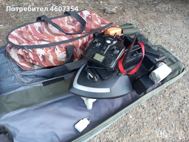 Продавам лодка да захранка със GPS модел Flytec Vo20 комплект с две батерии калъф и зарядно , снимка 7 - Стръв и захранки - 55252724