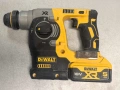 Акумулаторен Перфоратор DeWalt DCH273 с 2 батерии DCB184 и зарядно DCB1104, снимка 2
