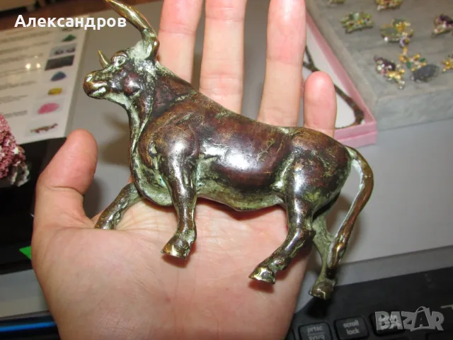 Авторска бронзовафигура бик, плътен бронз. Български автор, снимка 5 - Други ценни предмети - 55643704