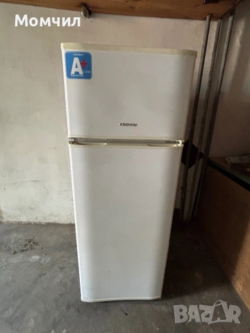 Продавам хладилник Crown Gn2601