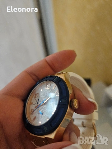 Дамски часовник Guess, снимка 3 - Луксозни - 54379146