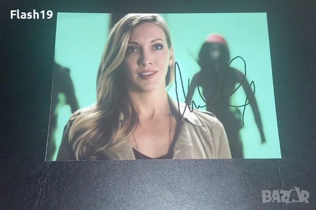 ⭐ Колекция автографи от сериала Стрелата (Arrow)  - 2 броя, снимка 2 - Колекции - 53967749