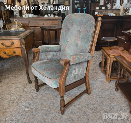 Класическо дъбово кресло с дамаска