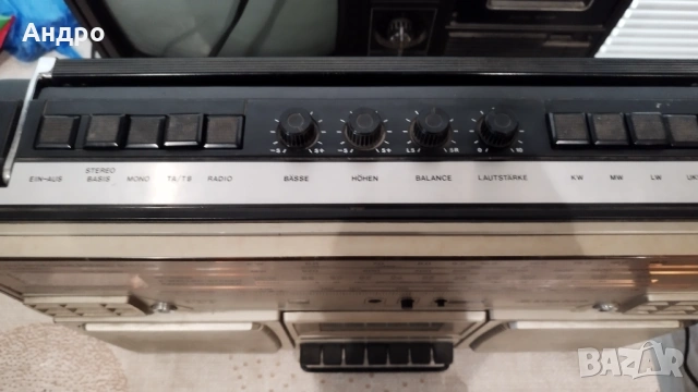 Радио касетофон ITT, снимка 2 - Радиокасетофони, транзистори - 54265912