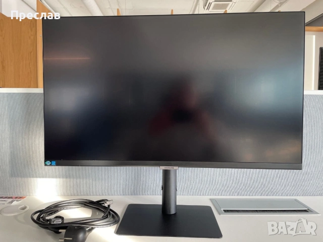 Продавам монитор Samsung S27A800