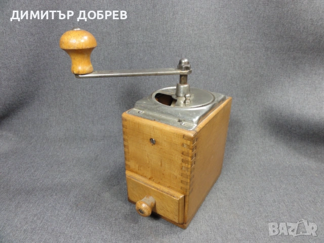 СТАРА РЕТРО ДЪРВЕНА МЕЛНИЦА ЗА КАФЕ РЪЧНА КАФЕМЕЛАЧКА