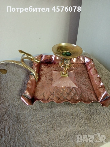 старинен свещник. съчетание бронз и мед