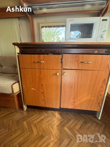 Каравана Hobby De Luxe, снимка 8 - Каравани и кемпери - 54875624