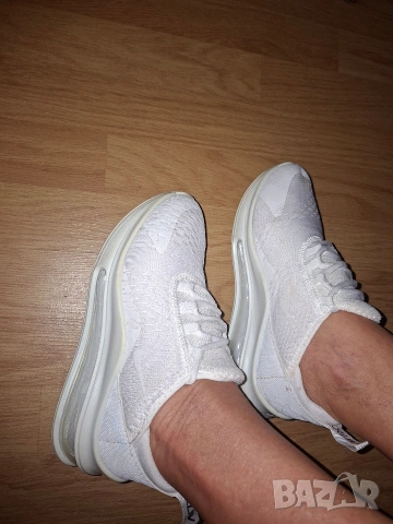 Бели маратонки Nike , снимка 7 - Маратонки - 55094311