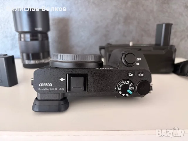Продавам Sony a6500 + Обектив 50mm f/1.8 + Грип и екстри (Само 5076 кадъра!), снимка 3 - Фотоапарати - 55511157