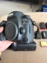 Canon 5D Mark IV с 6 батерии и грип, снимка 5