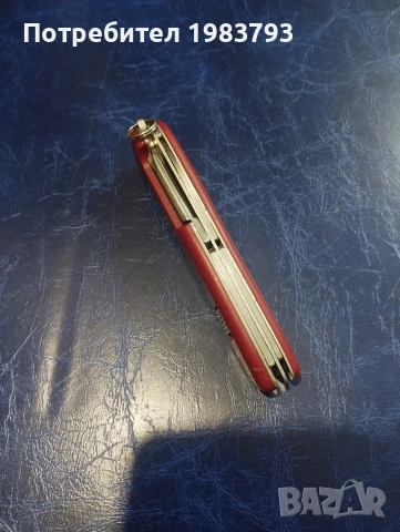 Голям Victorinox Adventurer със стопиращ бутон., снимка 8 - Ножове - 54709912