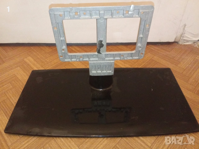 Стойка за голям телевизор 