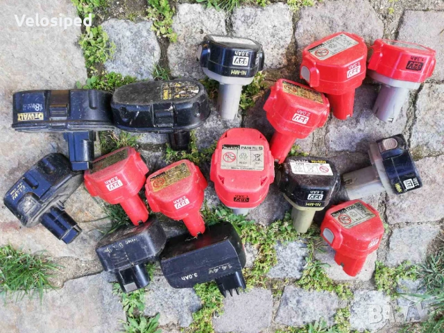 Батерии Makita и DeWALT за части или ремонт.