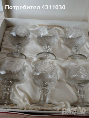 Нови кристални чаши в червена кадифена кутия от 80-те години