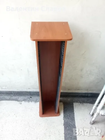 Стойка поставка за компактдискове