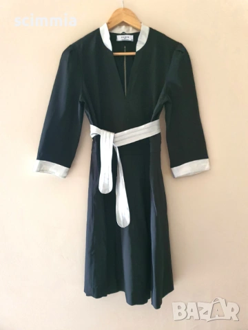 Eлежантна черна рокля Axara Paris с бял колан и джоб размер L/XL, снимка 2 - Рокли - 54713564