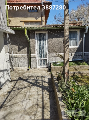 ПРОДАВАМ КЪЩА В СУПЕР ИДЕАЛЕН ЦЕНТЪР, снимка 3 - Къщи - 55217060