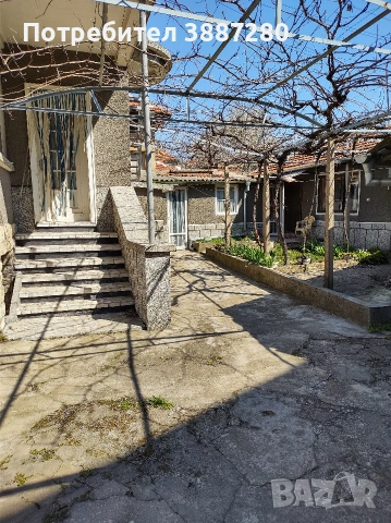 ПРОДАВАМ КЪЩА В СУПЕР ИДЕАЛЕН ЦЕНТЪР, снимка 8 - Къщи - 55217060