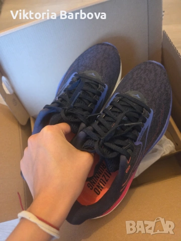 Дамски обувки за бягане Mizuno 37номер, снимка 3 - Маратонки - 54838908