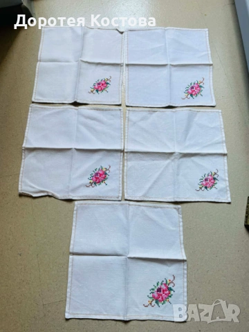 Красиви ръчно бродирани салфетки с рози от Англия, 5 бр, , снимка 3 - Антикварни и старинни предмети - 54211030