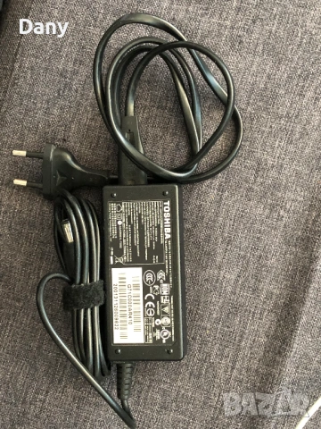TOSHIBA зарядно за лаптоп