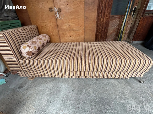 Диван с механизъм и възглавници, 30 евро, снимка 3 - Дивани и мека мебел - 53971932