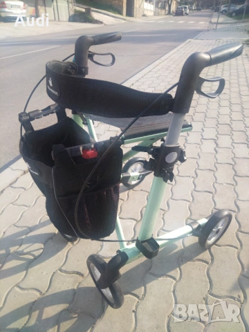 Сгъваема алуминиева  проходилка ролатор за възрастни, оперирани, трудно подвижни хора. Марка SERVER 