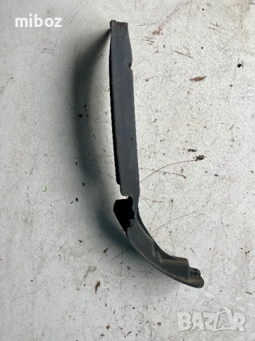 Държач предна броня Фолксваген Пасат VW Passat b6, снимка 2 - Части - 54318096