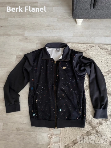 Vintage Nike горнище с дизайн на космос.