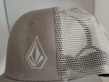 OS Volcom Мъжка шапка с козирка с мрежа сива Trucker Cap Hat, снимка 3