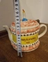 🎂🫖 ВИНТИДЖ ЧАЙНИК „HAPPY BIRTHDAY“ – ПРАЗНИК, ПРЕВЪРНАТ В ПОРЦЕЛАН! 🫖🎂 , снимка 4
